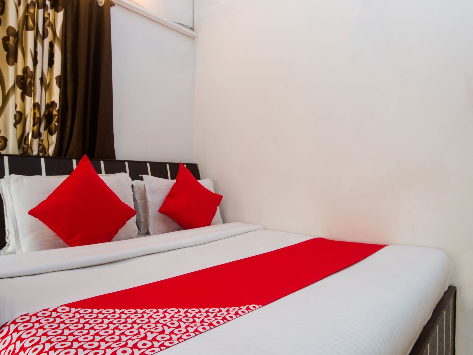 Hotel Oyo 11879 Ashu Bini Hospitality Pvt Ltd- Kalptaru Bombay