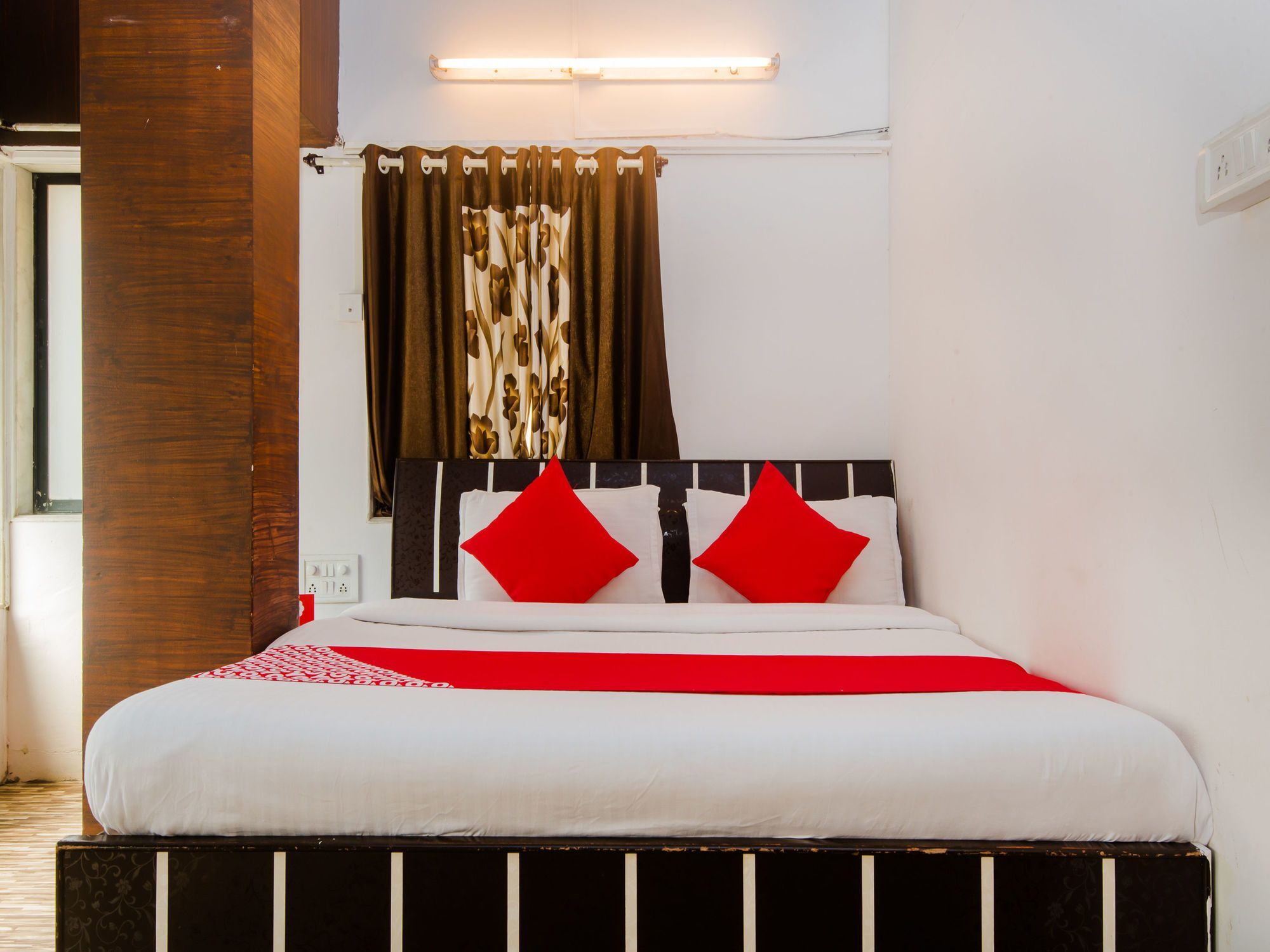 Oyo 11879 Ashu Bini Hospitality Pvt Ltd- Kalptaru 2* Bombay