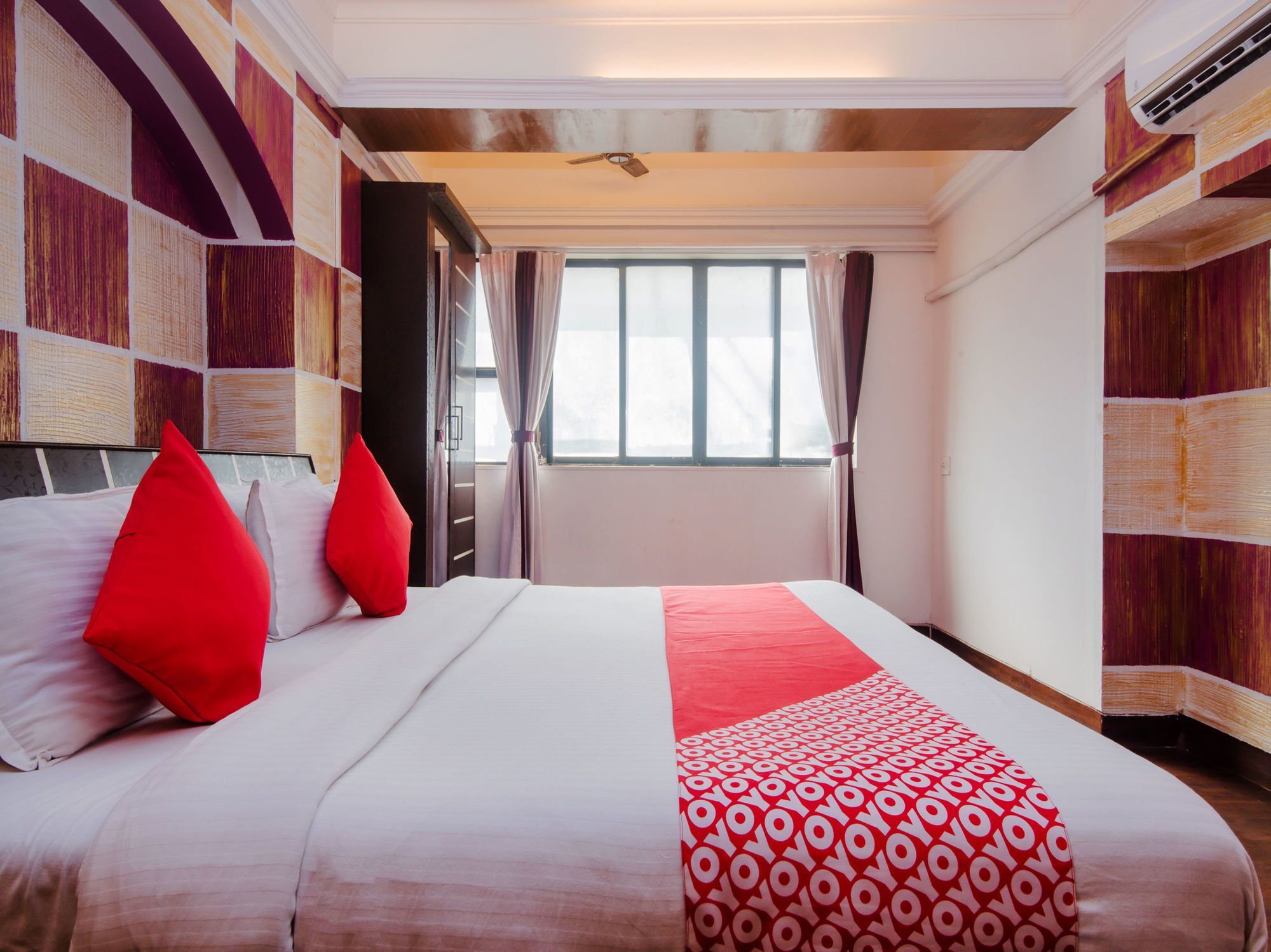 Oyo 11879 Ashu Bini Hospitality Pvt Ltd- Kalptaru Hotel Bombay